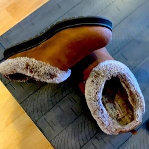 Skechers slippers/ or out doors slip on